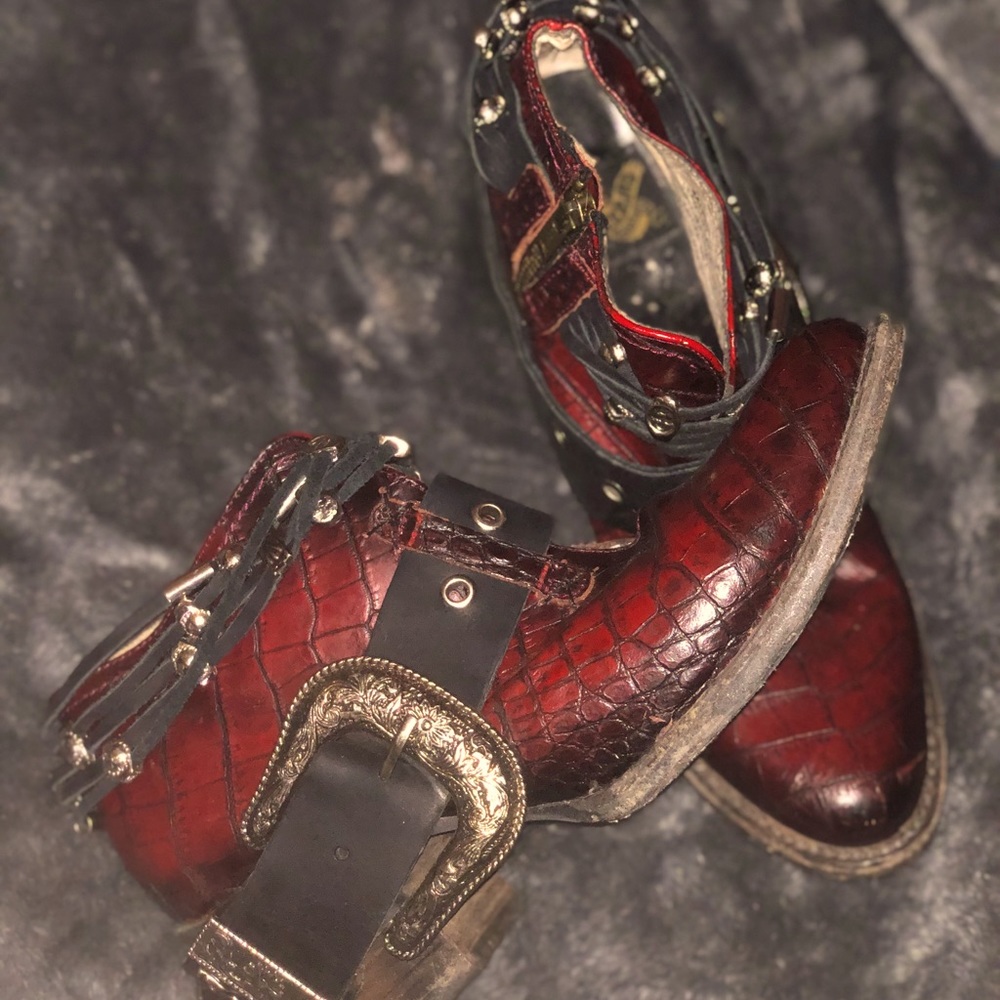 FREEBIRD by Steven Saloon Size 8